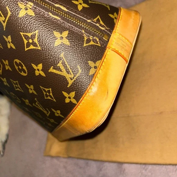 LOUIS VUITTON BAG - Picture 4 of 10